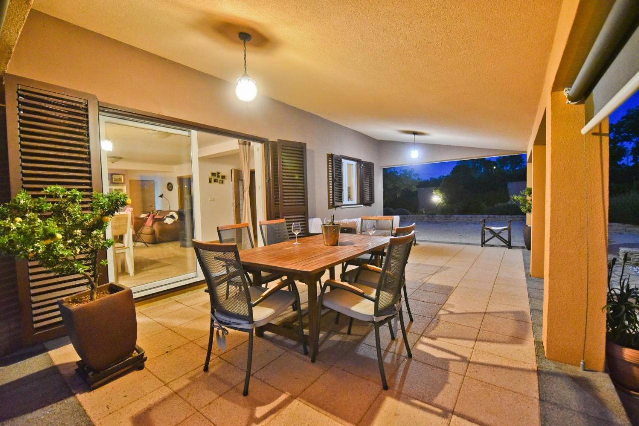 Holiday Home Taras Smilcic Exterior photo