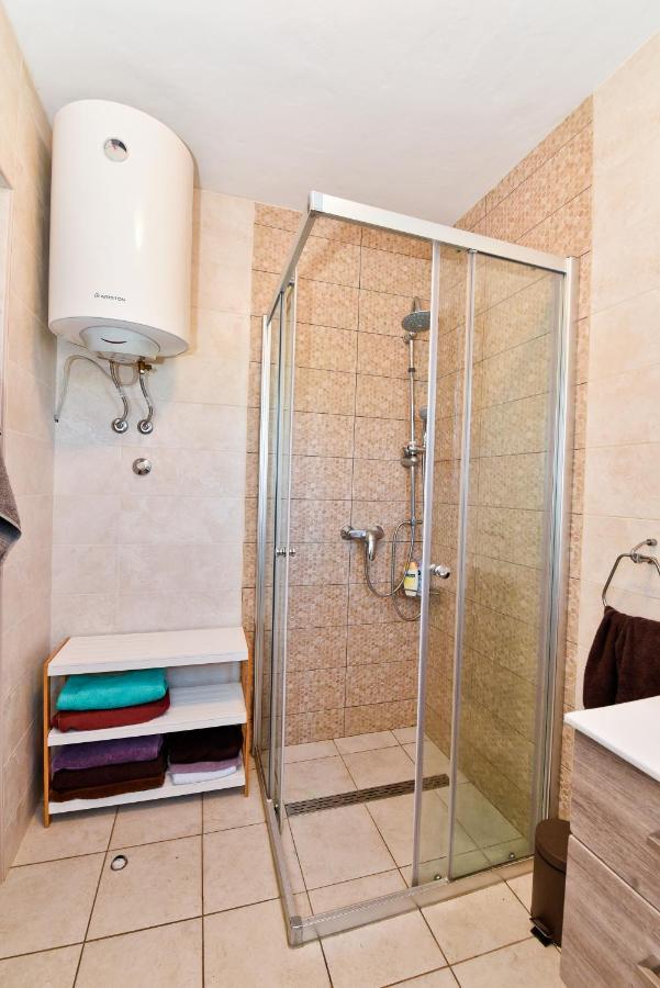 Holiday Home Taras Smilcic Exterior photo
