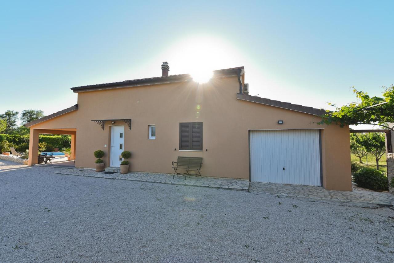 Holiday Home Taras Smilcic Exterior photo