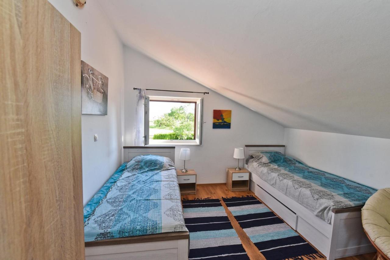 Holiday Home Taras Smilcic Exterior photo
